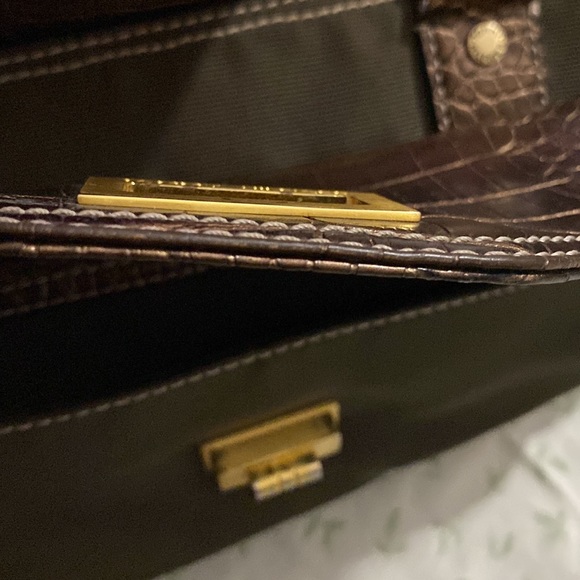 Tommy Hilfiger Handbag in a Good Condition - Picture 11 of 14